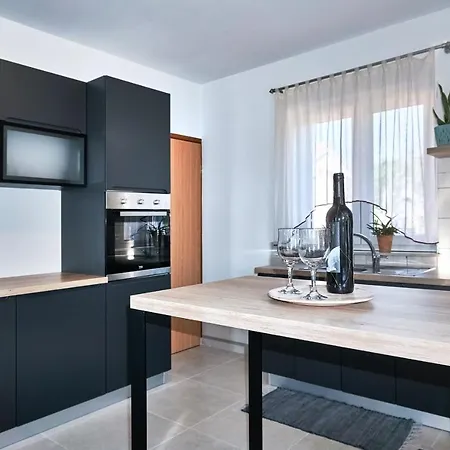 Holiday Home Sabina - Pet Friendly *